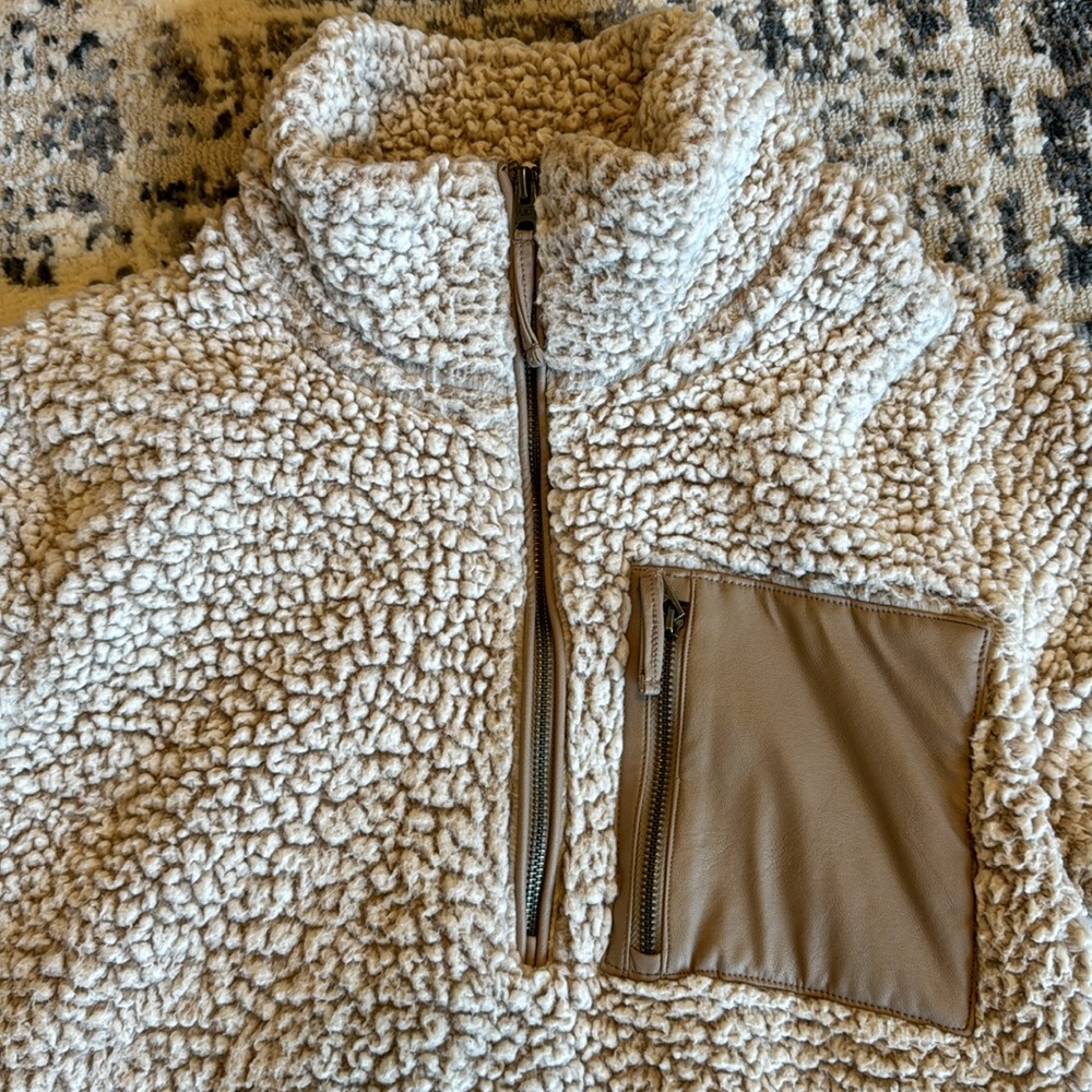 Abercrombie Sherpa pull over - Picture 2 of 5